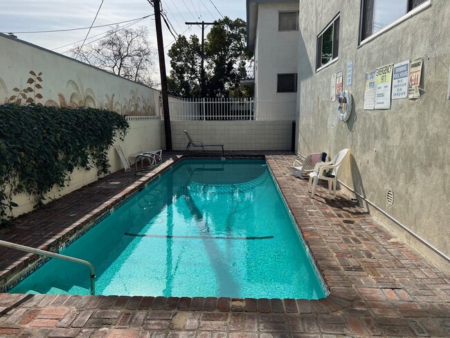 Pool - 1320 N Poinsettia Pl