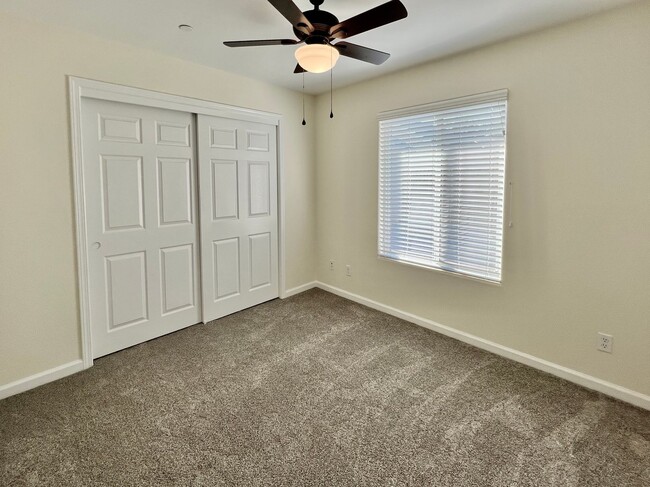 Building Photo - $2395 and a Move in bonus $500  Kings Cany...