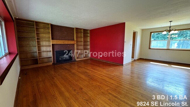 Building Photo - Vibrant 3BD | 1.5BA Home w/ Yard - SE Portland