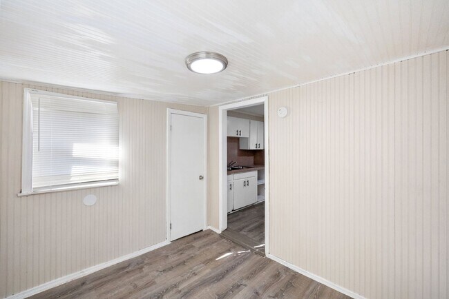Building Photo - Cute St Pete Bungalow 3/1