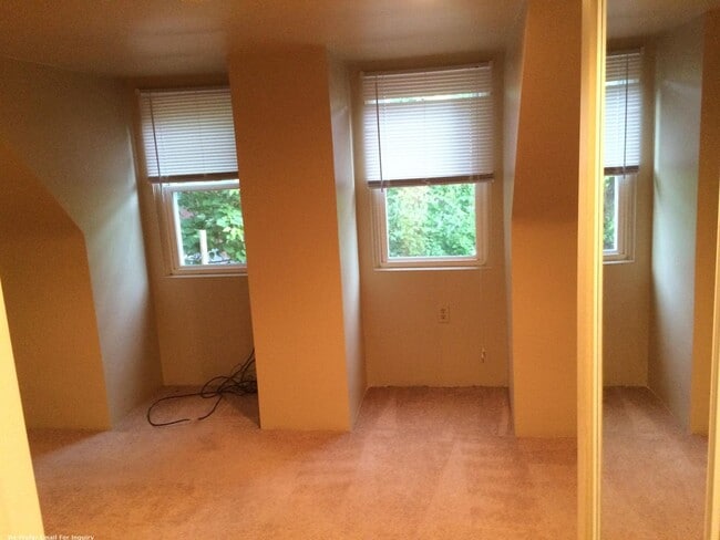 Building Photo - 5744 Elmer St