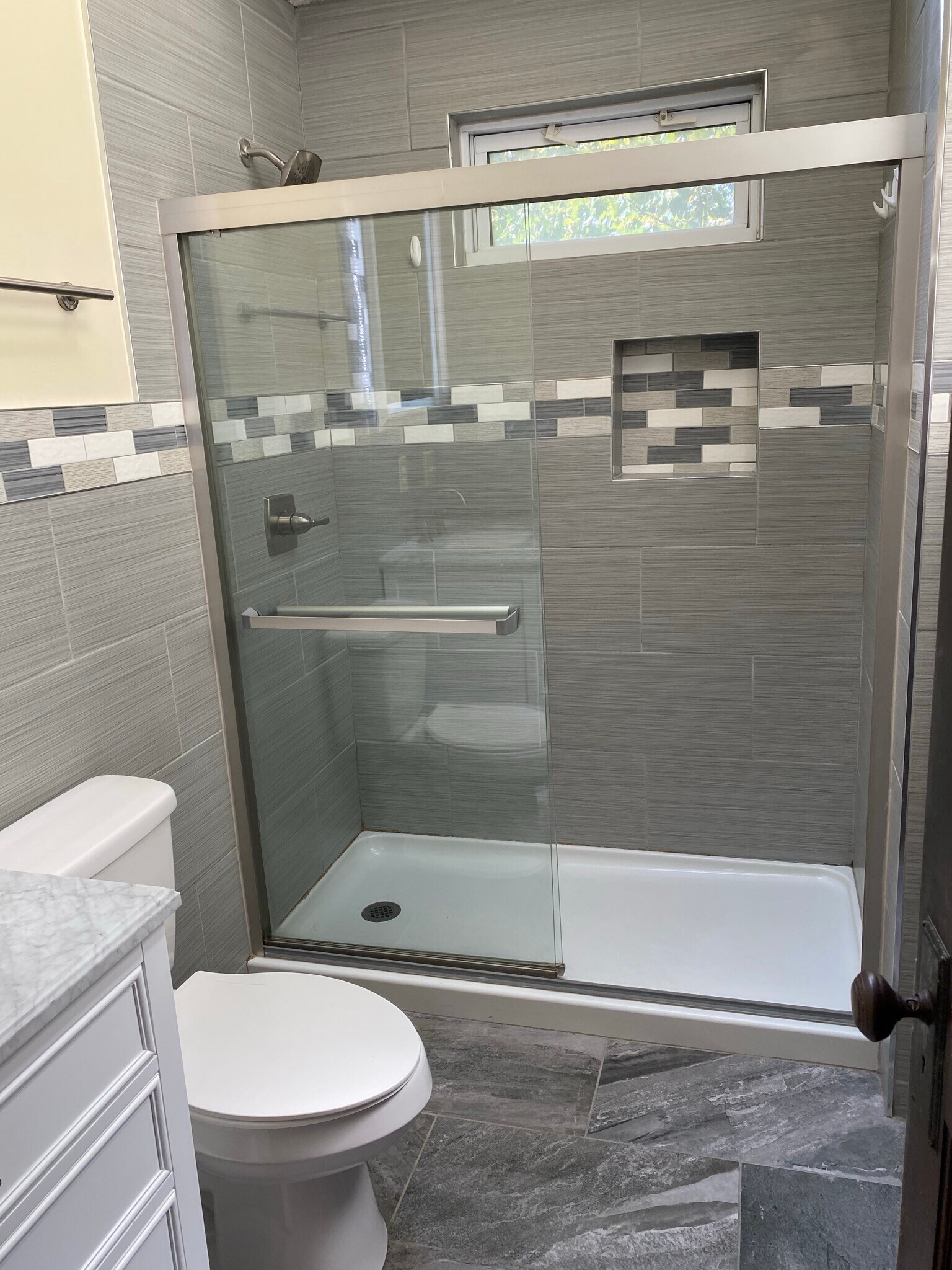 Building Photo - 395 E 15th Ave