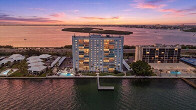 Building Photo - 7200 Sunshine Skyway Ln S