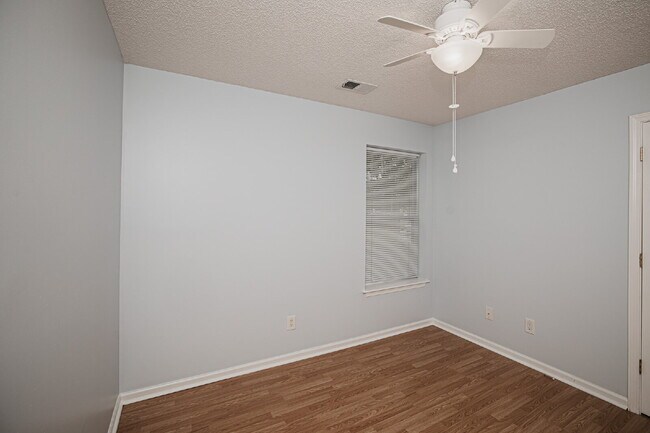 Building Photo - Charming 3 bed, 2 bath Mt. Pleasant Rental