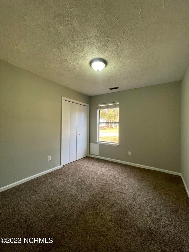 Building Photo - 1002 Stillwood Cir