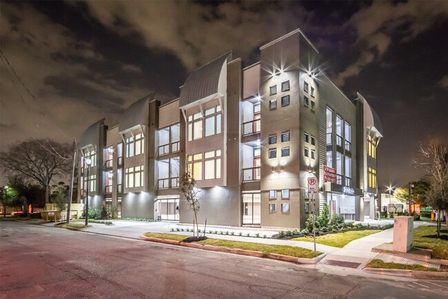 Primary Photo - 2727 Brazos St