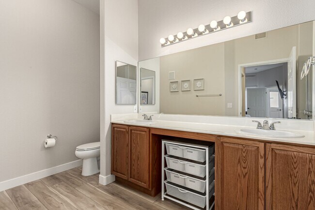 Building Photo - Stunning furnished 2-Bedroom Condo with Mountain Views!
