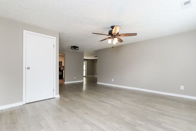 Building Photo - 531 Ashwood Dr
