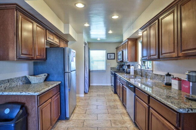 Building Photo - *!*! OPEN HOUSE -- SUNDAY 5/24 12PM-3PM !*!*  MOVE-IN SPECIAL - .5 MILES FROM SDSU  Private rooms...