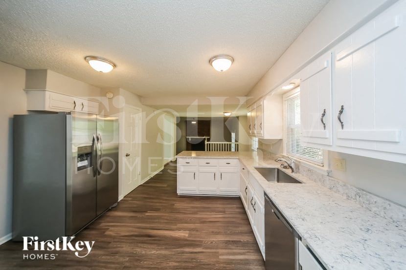 Building Photo - 2220 Nutbush Pl