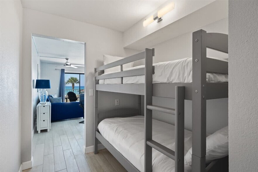 Building Photo - 8743 Thomas Dr