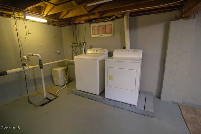 Building Photo - 50 New Shaker Rd