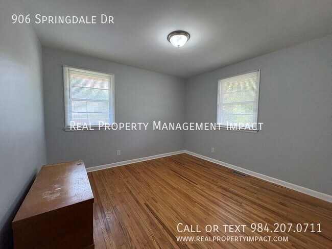 Building Photo - 906 Springdale Dr