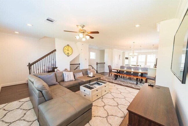 Building Photo - 9926 Spring Shadows Park Cir