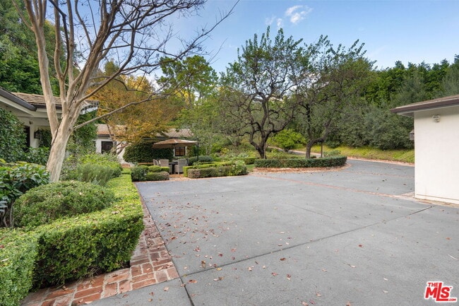 Building Photo - 7692 Woodrow Wilson Dr