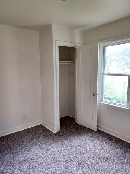 Building Photo - 1428 Mulberry St