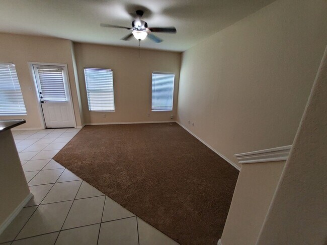 Building Photo - 8712 Vista De Nubes