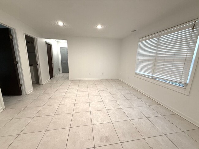 Building Photo - RENOVATED!!!!Great Location with Desirable...