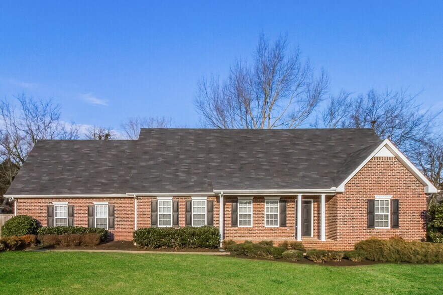 Primary Photo - 3019 Overhill Ct