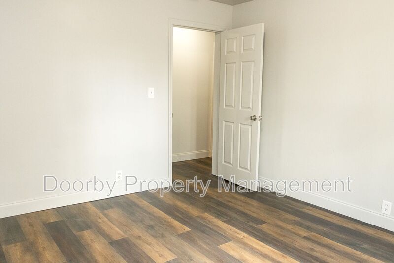 Building Photo - 512 Deck Dr