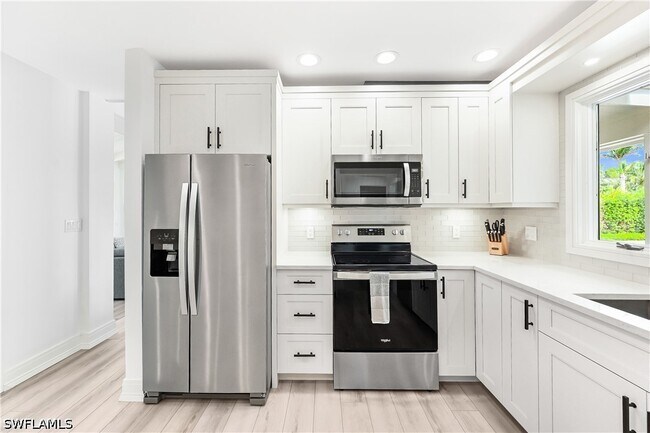 Building Photo - 134 16th Ave S