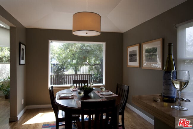 Building Photo - 737 Broadway St