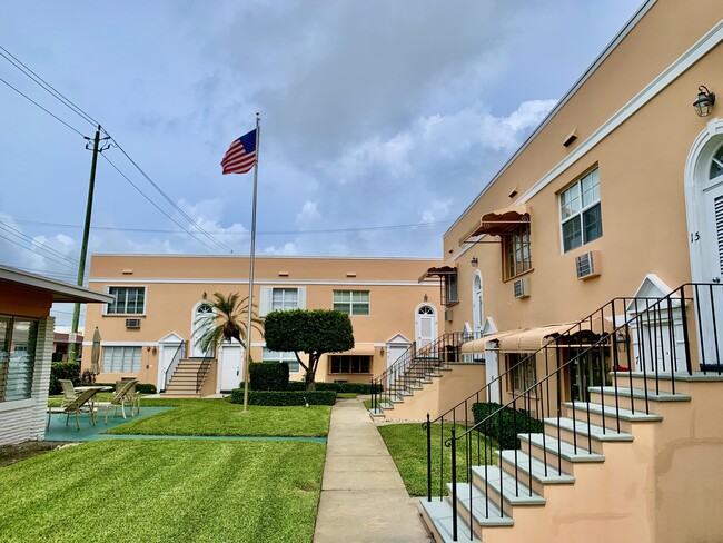 Building Photo - 31 S Golfview Rd
