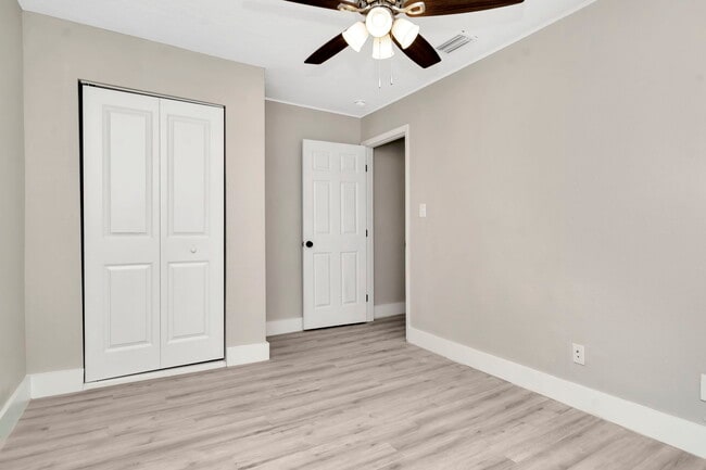 Building Photo - 1617 E Linden Ave