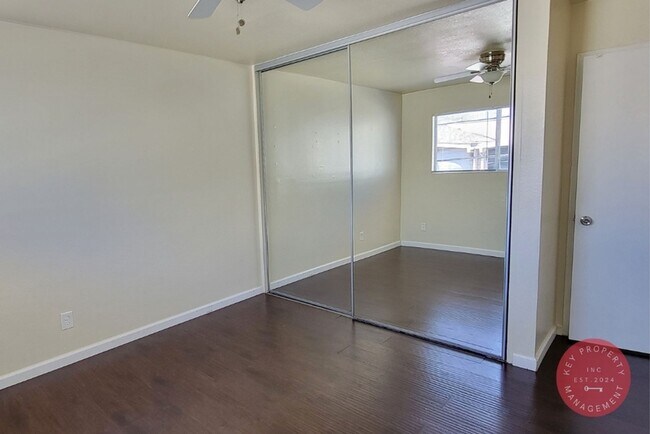 Building Photo - Normal Hight Unit
