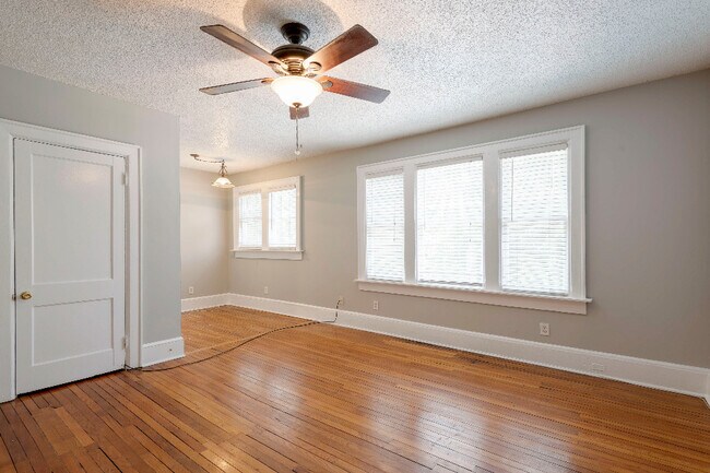 Building Photo - 742 Monroe Dr