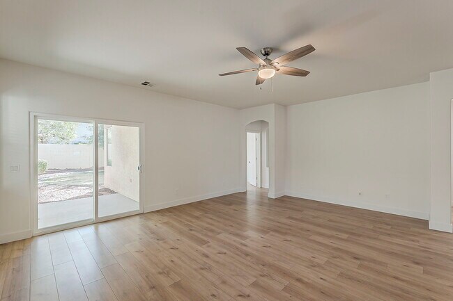 Building Photo - 3877 S Coach House Dr