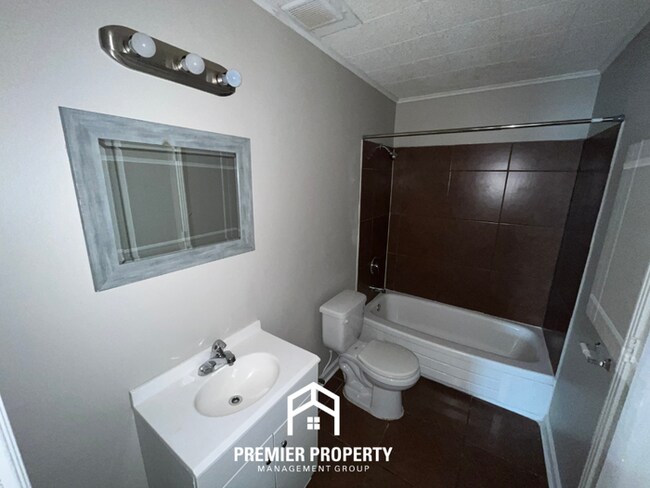 Building Photo - Charming 3BR/2BA in 38118 | Hardwood Floors, Formal Dining & Fenced Yard