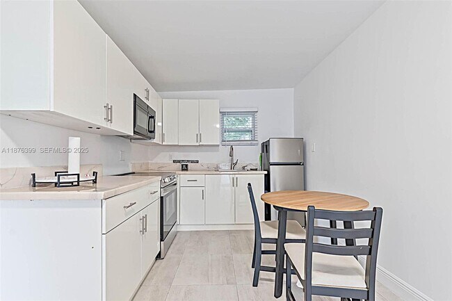 Building Photo - 259 NE 56th St