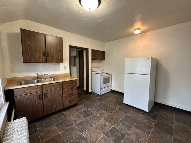 Building Photo - 208-6