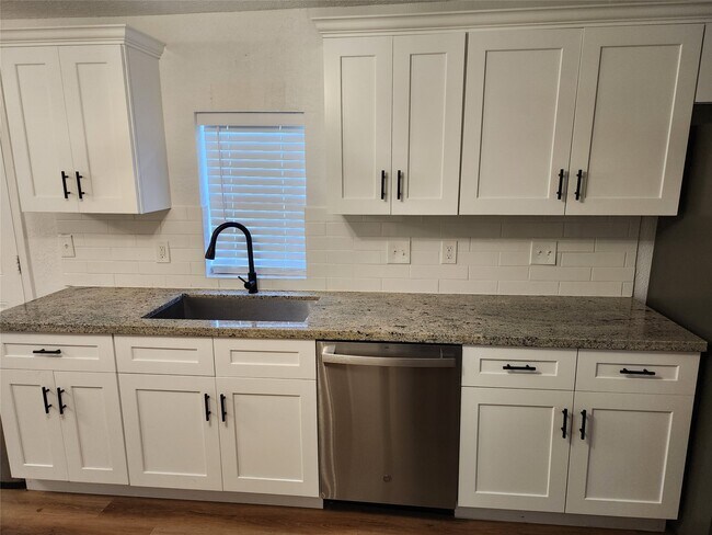 Building Photo - 2120 Yates St