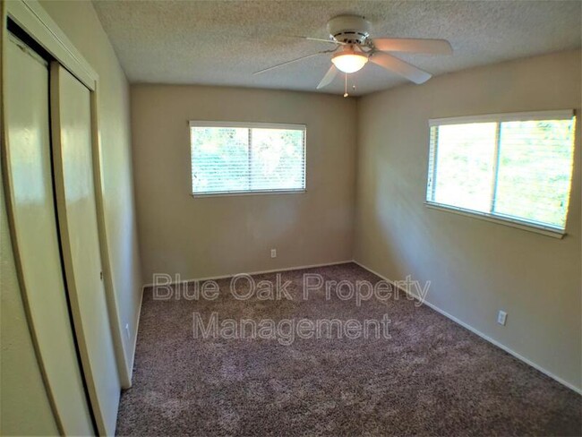 Building Photo - 346 Hickory St