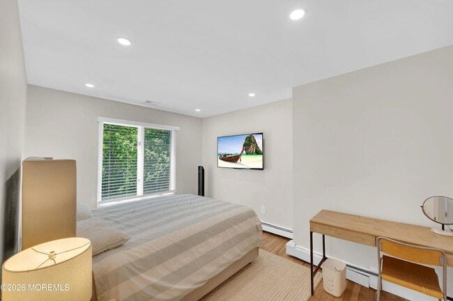 Building Photo - 637 Beacon Blvd