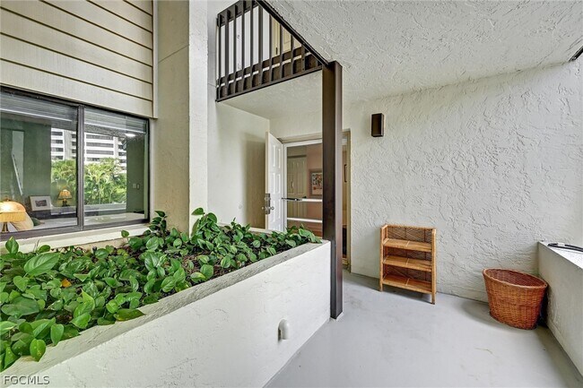 Building Photo - 4821 S Landings Dr