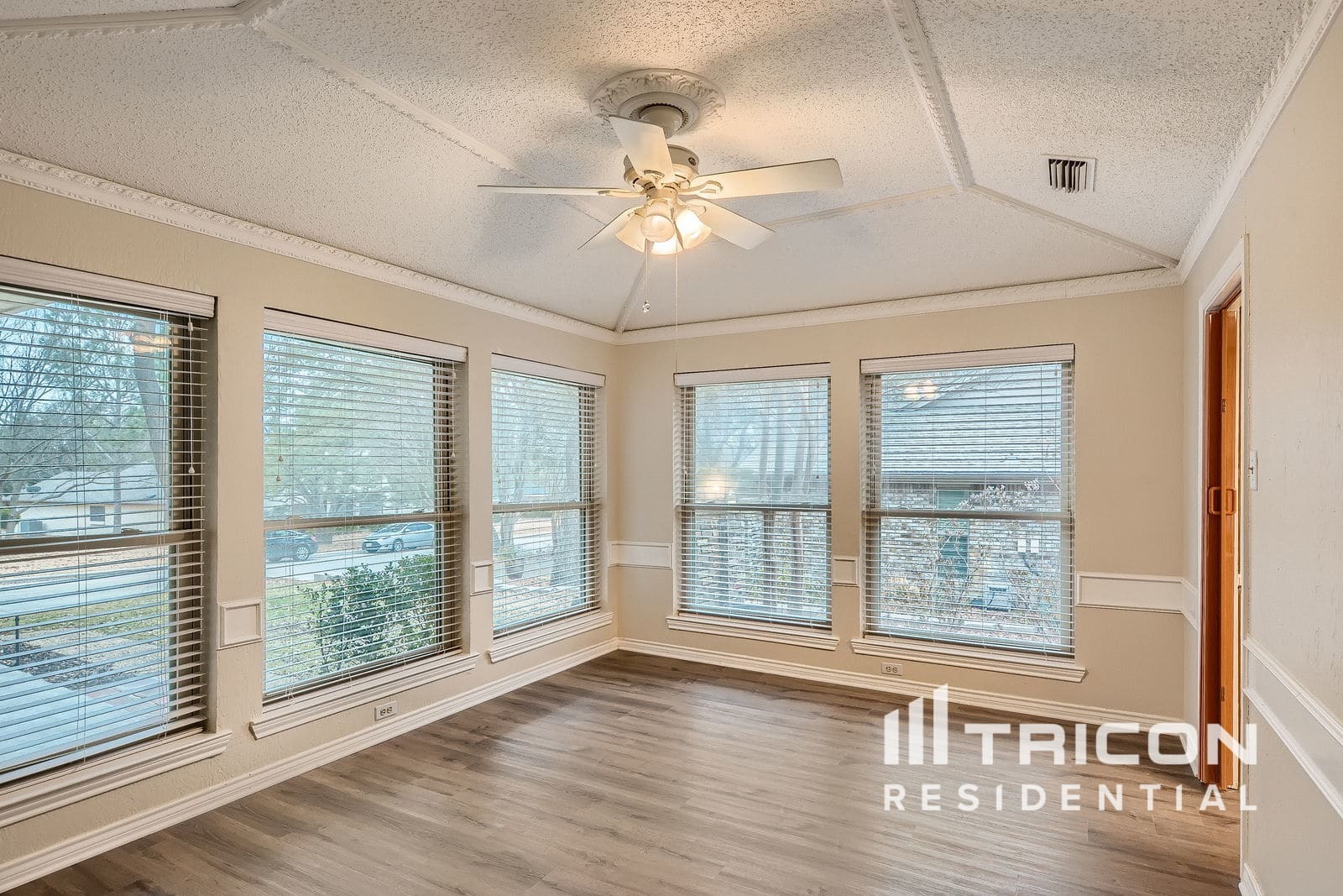 Building Photo - 1735 Plummer Dr