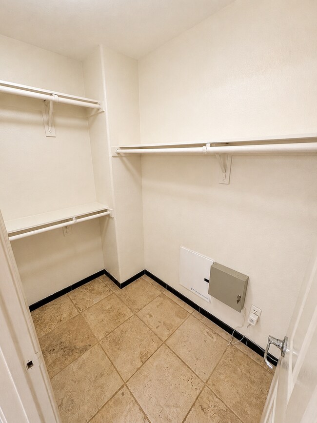 Building Photo - 621 Marbella Ct