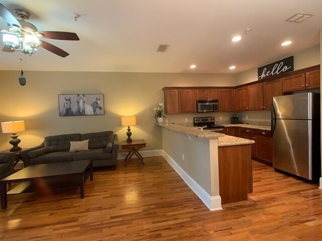 Building Photo - 415 St Francis St