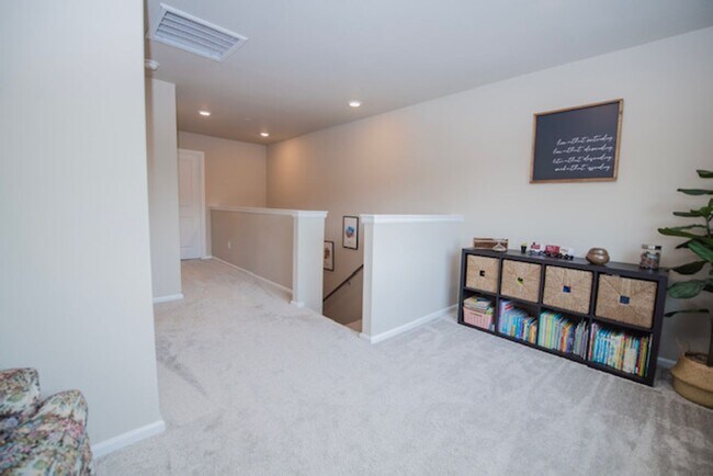 Building Photo - Nearly New Dupont Home 3bed and 2.5 Bath 1940 sq ft