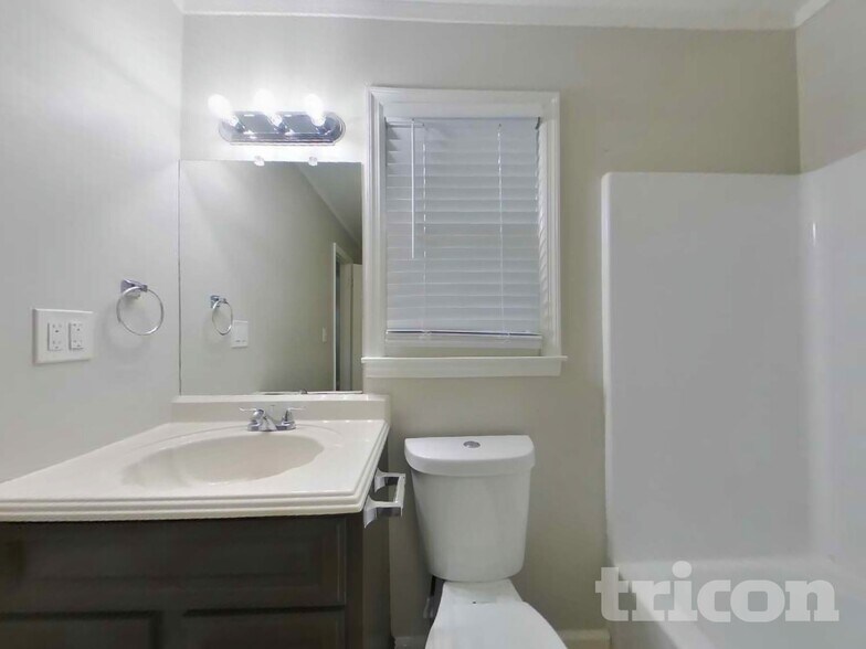 Building Photo - 208 Calloway Club