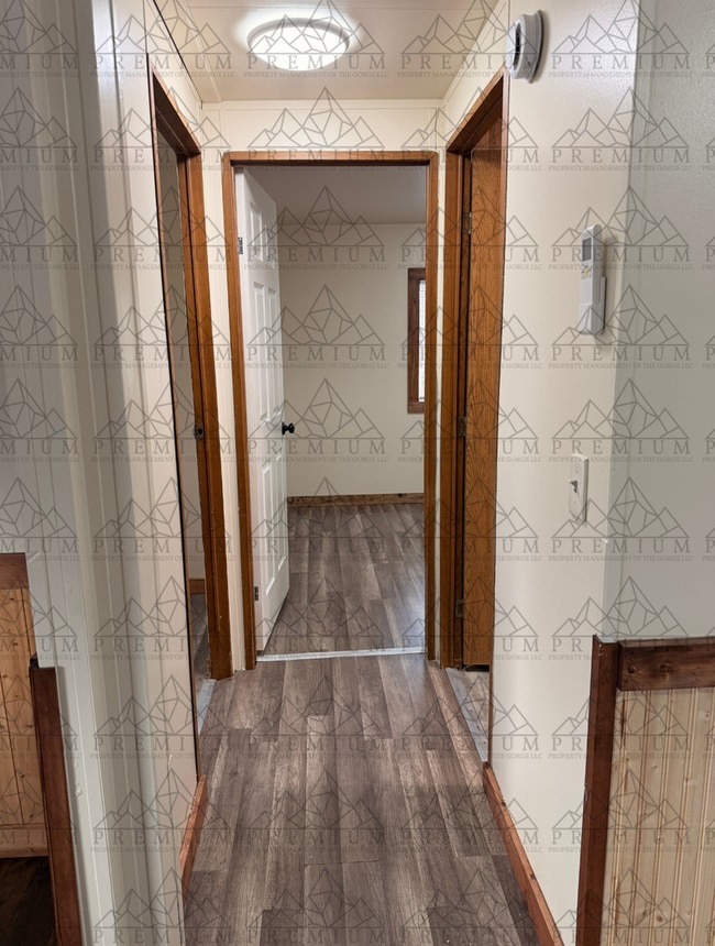 Building Photo - 3 Bedroom 2 Bathroom