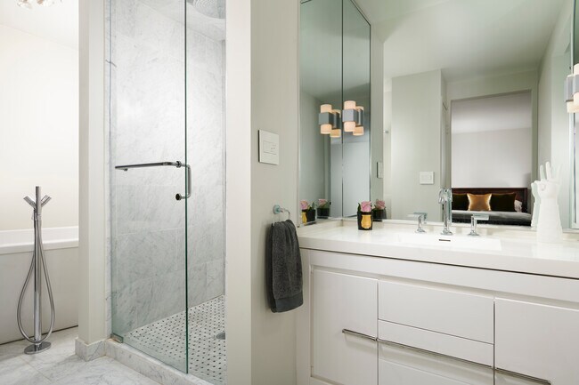 Building Photo - 1555 N Dearborn Pky