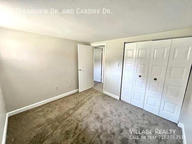 Building Photo - 81 W Clearview Dr