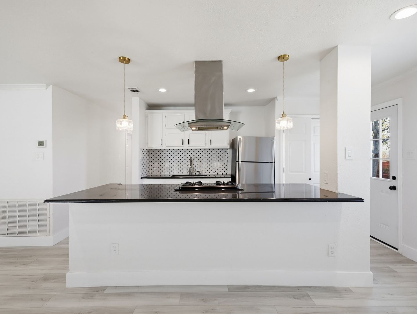 Building Photo - 1002 Mardi Gras Ln