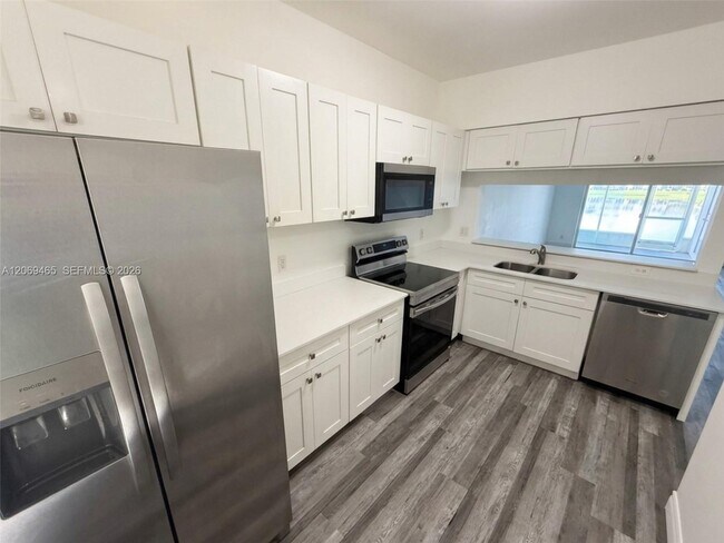 Building Photo - 3152 SW 49th St