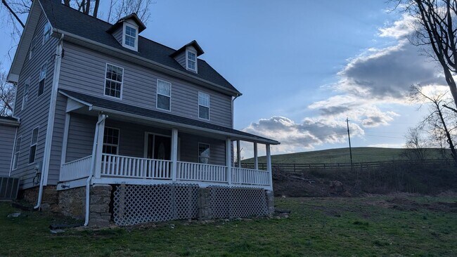 Building Photo - 4 Bedroom Darlington Home Near State Park