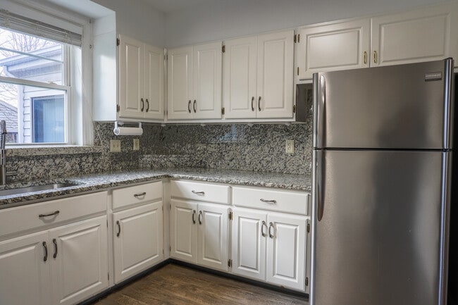 Building Photo - 8803 Turnbull Ave